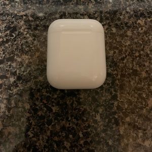 Airpods in Charging Case (1st Gen)